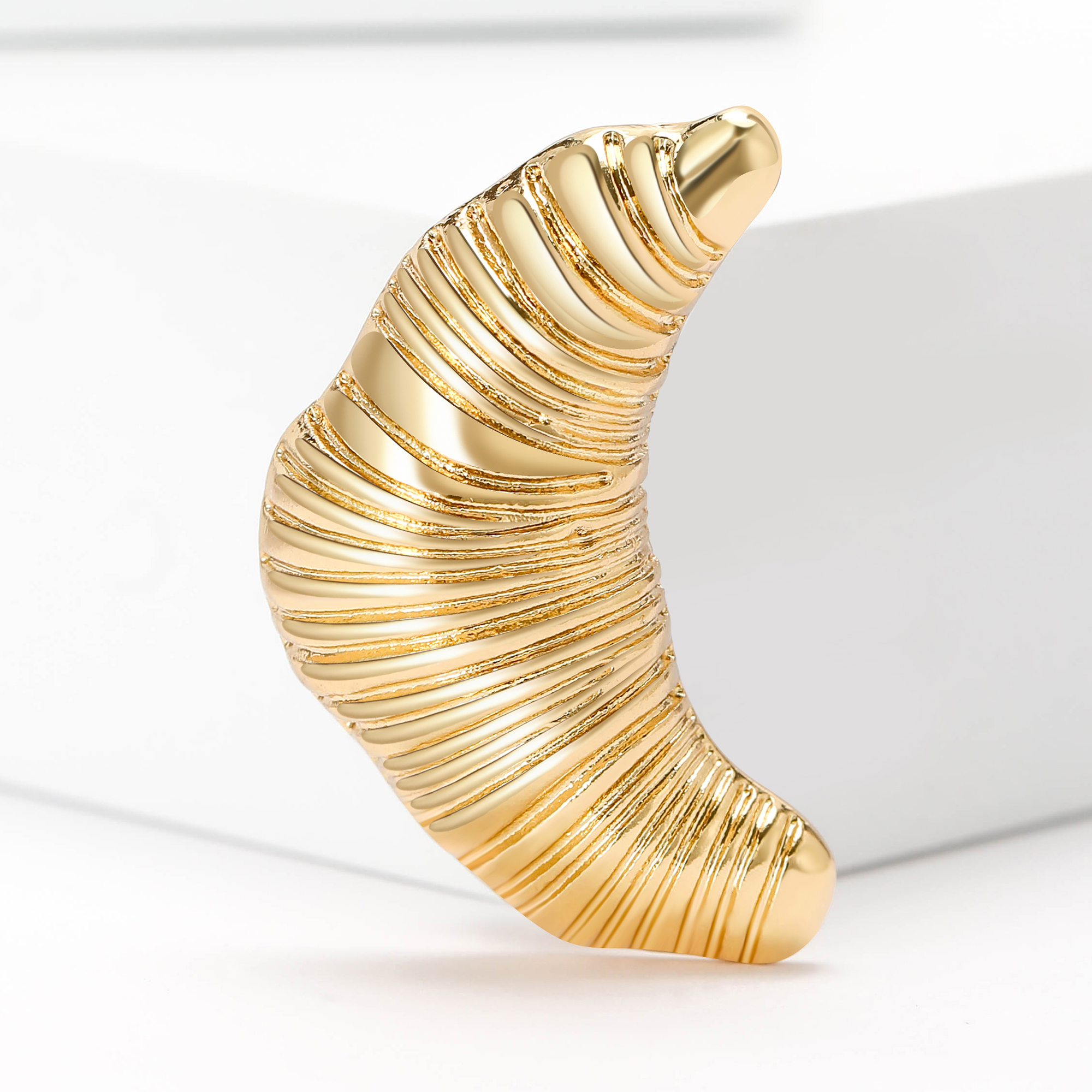 Enamel Croissant Brooches for  - Fashion Backpack Women recension och pris